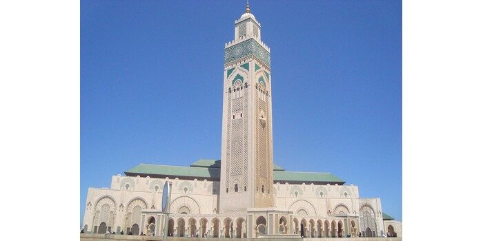 أين يوجد مسجد الحسن الثاني؟