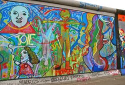 في اي عام سقط جدار برلين؟