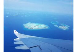 ما اسم مطار جزر المالديف؟