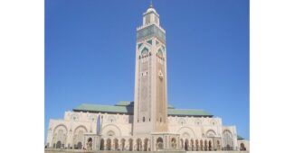 ما هو طول صومعة مسجد الحسن الثاني؟