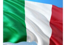 ما هو علم ايطاليا ؟